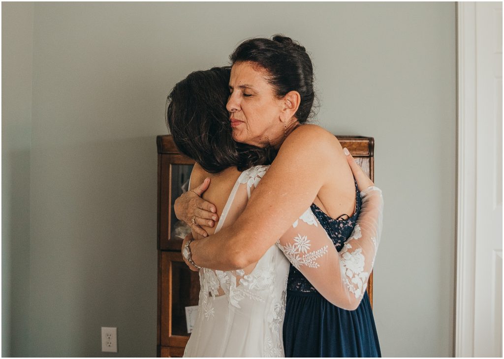 must have wedding photos with mom - Dallas Wedding Photographer