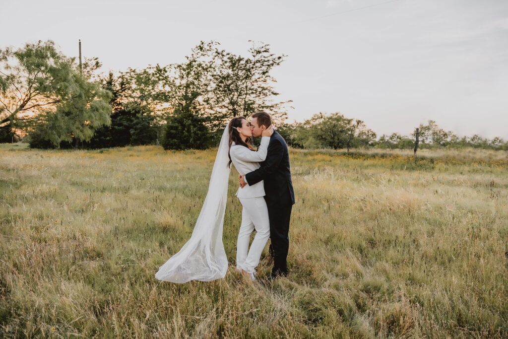 Summer Wedding at Davis and Grey Farms in Celeste TX by Dallas Wedding Photographer Kyrsten Ashlay Photography