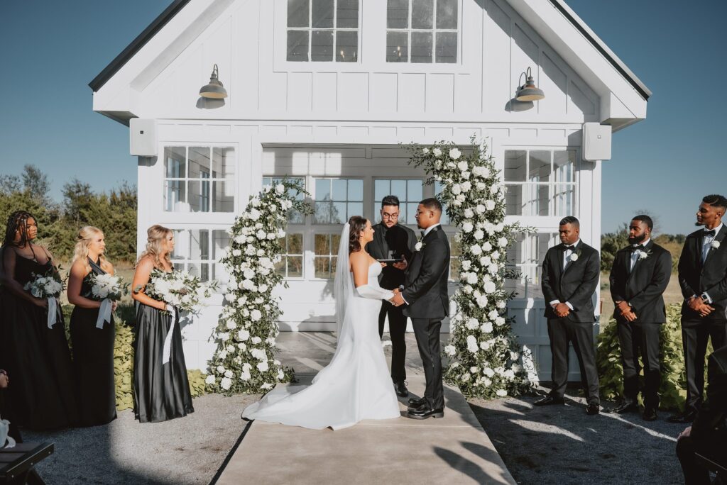 Black and White Modern Wedding at Davis and Grey Farms by Dallas Wedding Photographer Kyrsten Ashlay Photography