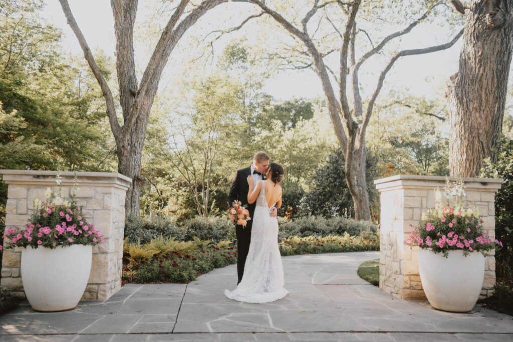 Alex Camp House at the Dallas Arboretum Wedding by Dallas Wedding Photographer Kyrsten Ashlay Photography