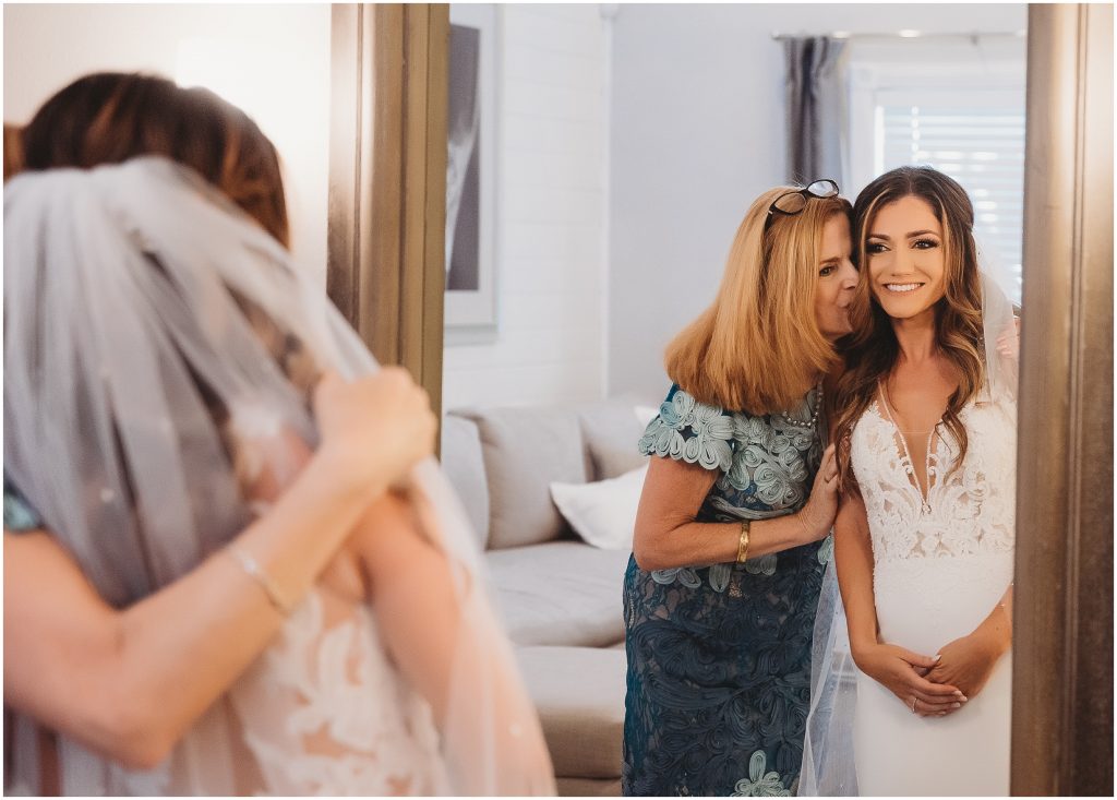 must have wedding photos with mom - Dallas Wedding Photographer
