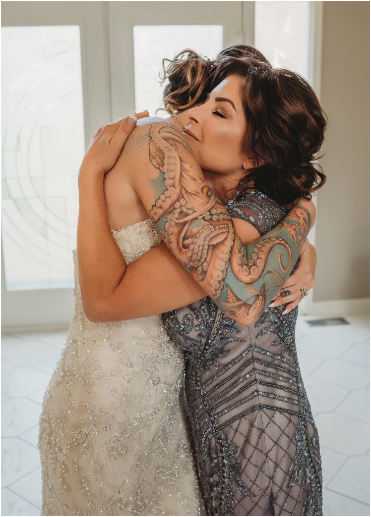 must have wedding photos with mom - Dallas Wedding Photographer