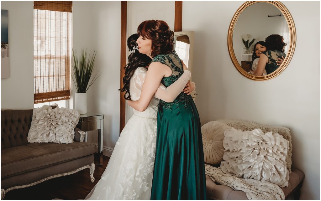 must have wedding photos with mom - Dallas Wedding Photographer