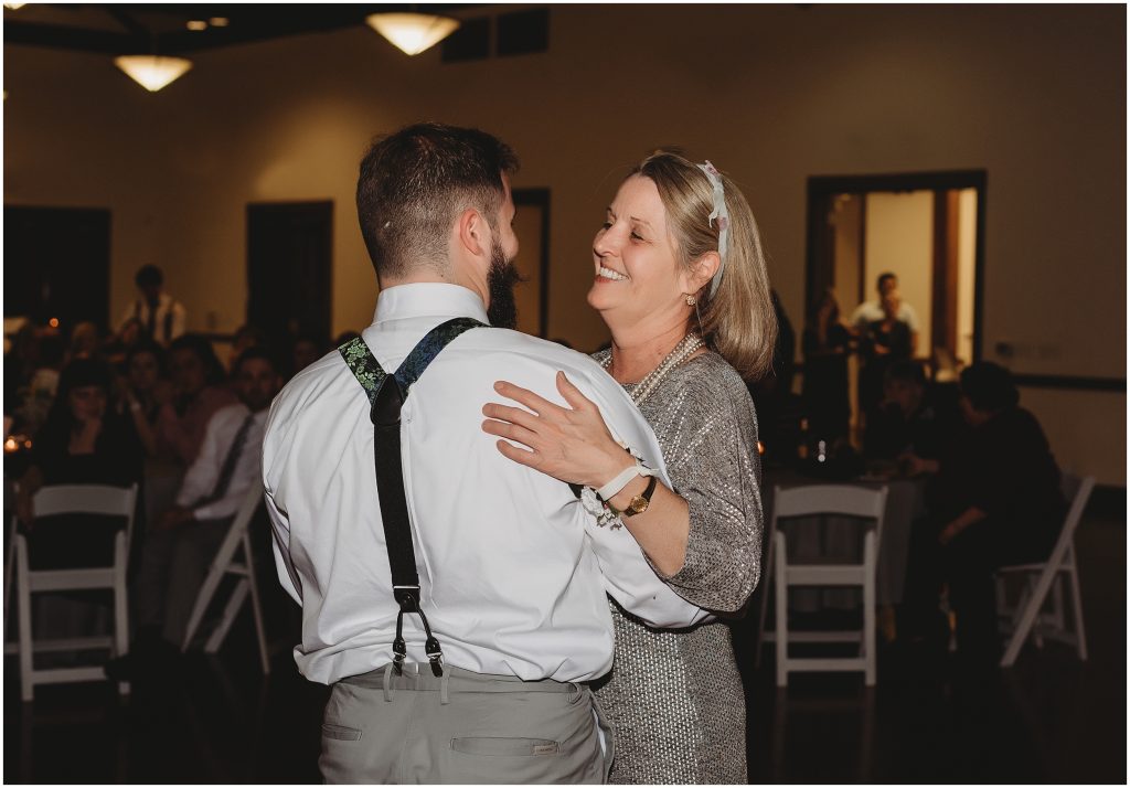 must have wedding photos with mom - Dallas Wedding Photographer