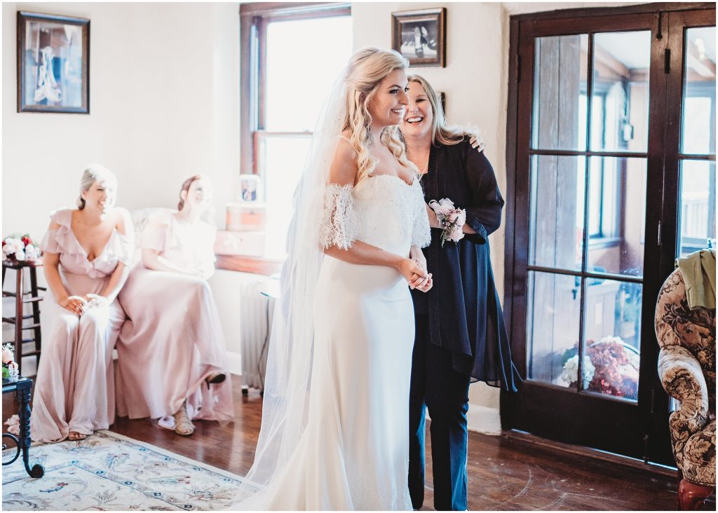 must have wedding photos with mom - Dallas Wedding Photographer