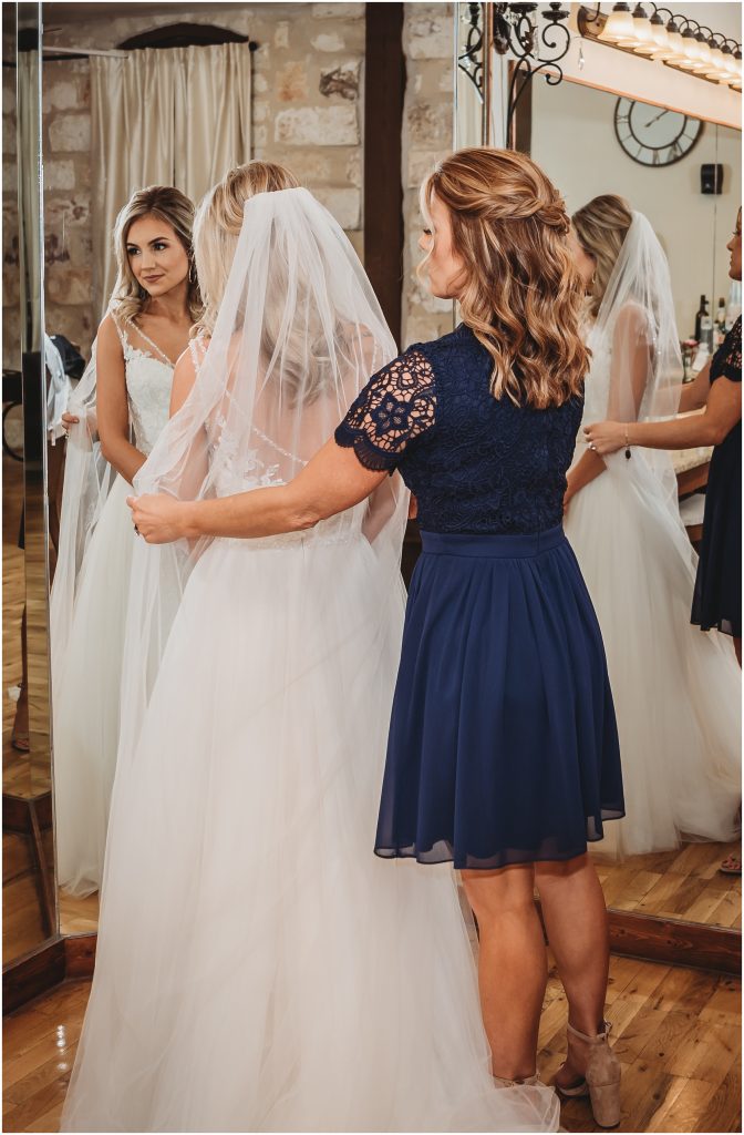 must have wedding photos with mom - Dallas Wedding Photographer