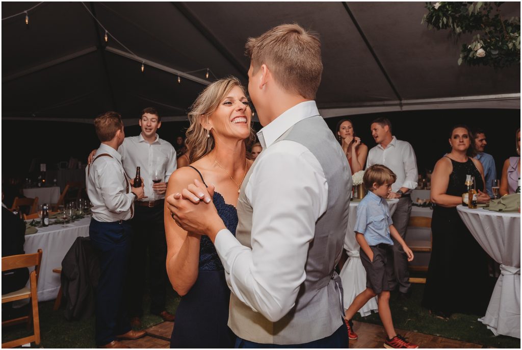 must have wedding photos with mom - Dallas Wedding Photographer