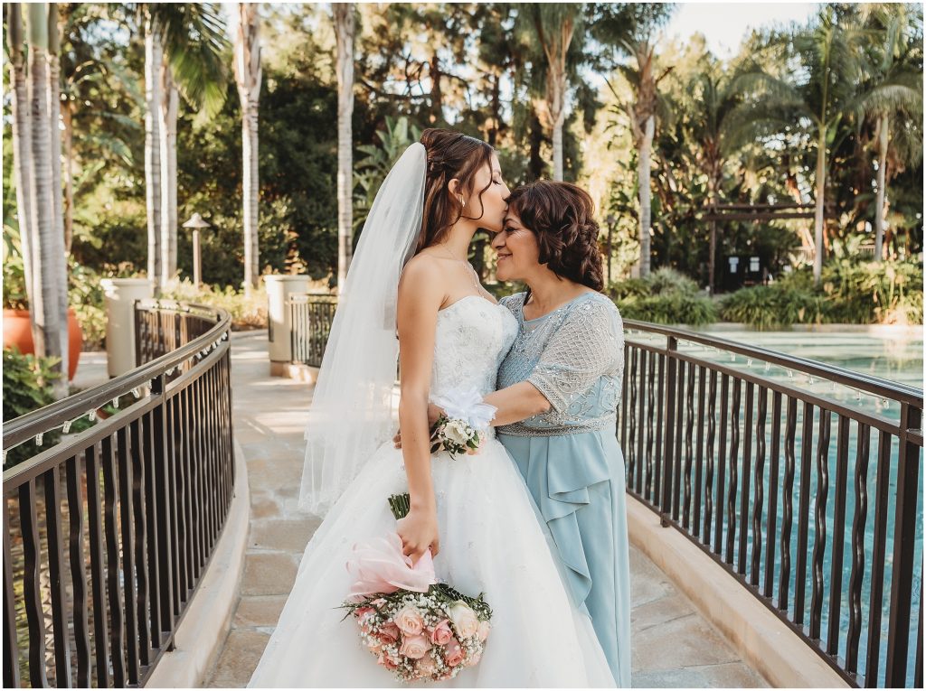 must have wedding photos with mom - Dallas Wedding Photographer