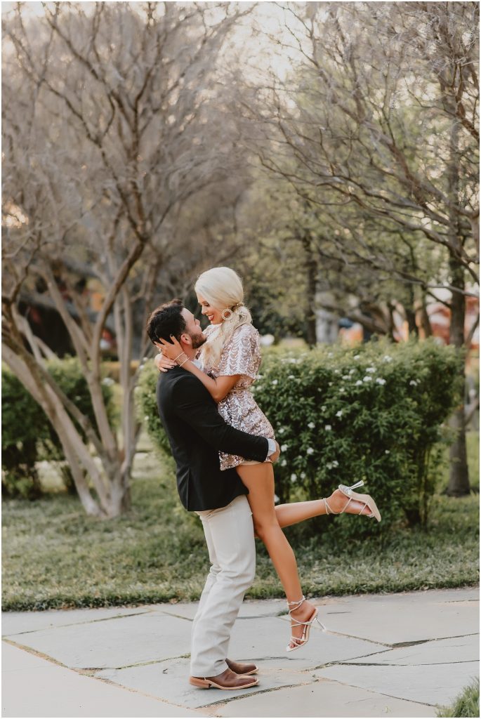 Spring Engagement Photos at Flippen Park by Dallas Wedding Photography