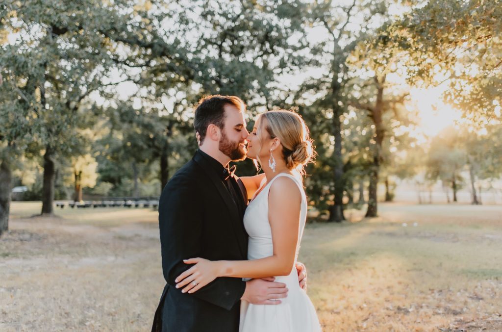 Oak and Ivy Wedding by Dallas Wedding Photographer Kyrsten Ashlay Photography