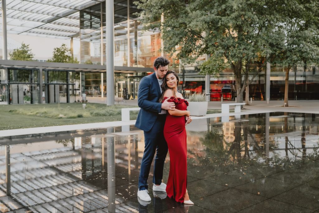 Windy Chic Evening Engagement Session in Downtown Dallas by Dallas Wedding Photographer Kyrsten Ashlay Photography