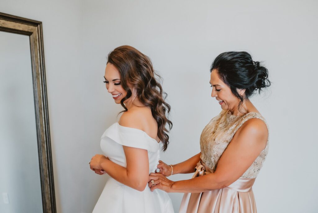 Summer Wedding at Davis and Grey Farms in Celeste TX by Dallas Wedding Photographer Kyrsten Ashlay Photography