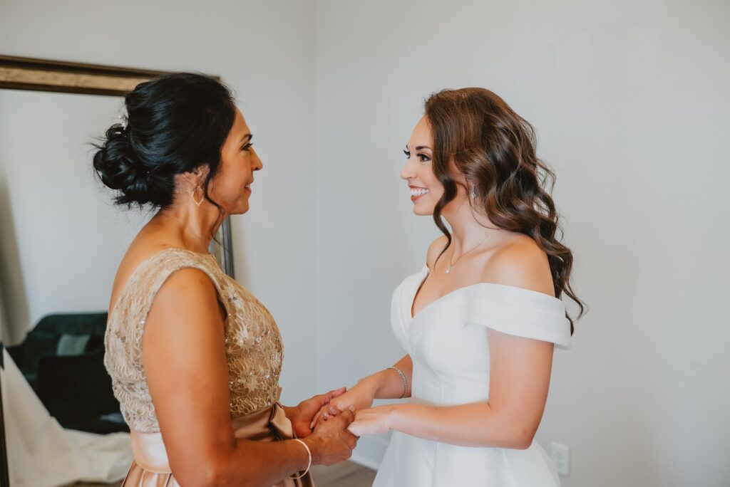 Summer Wedding at Davis and Grey Farms in Celeste TX by Dallas Wedding Photographer Kyrsten Ashlay Photography