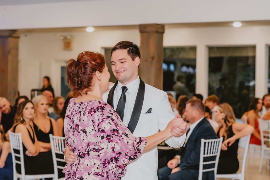 Wedding at Glass Chapel Tulsa Oklahoma by Tulsa Wedding Photographer Kyrsten Ashlay Photography