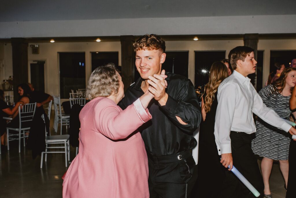 Wedding at Glass Chapel Tulsa Oklahoma by Tulsa Wedding Photographer Kyrsten Ashlay Photography