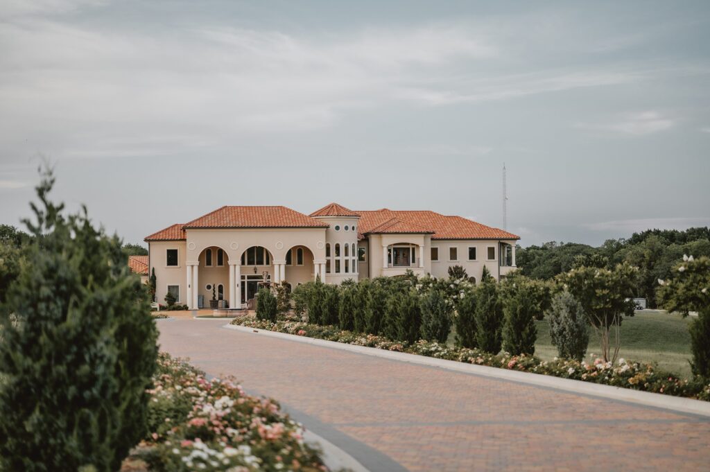 Wedding at D'Vine Grace Vinyard by Dallas Wedding Photographer Kyrsten Ashlay Photography