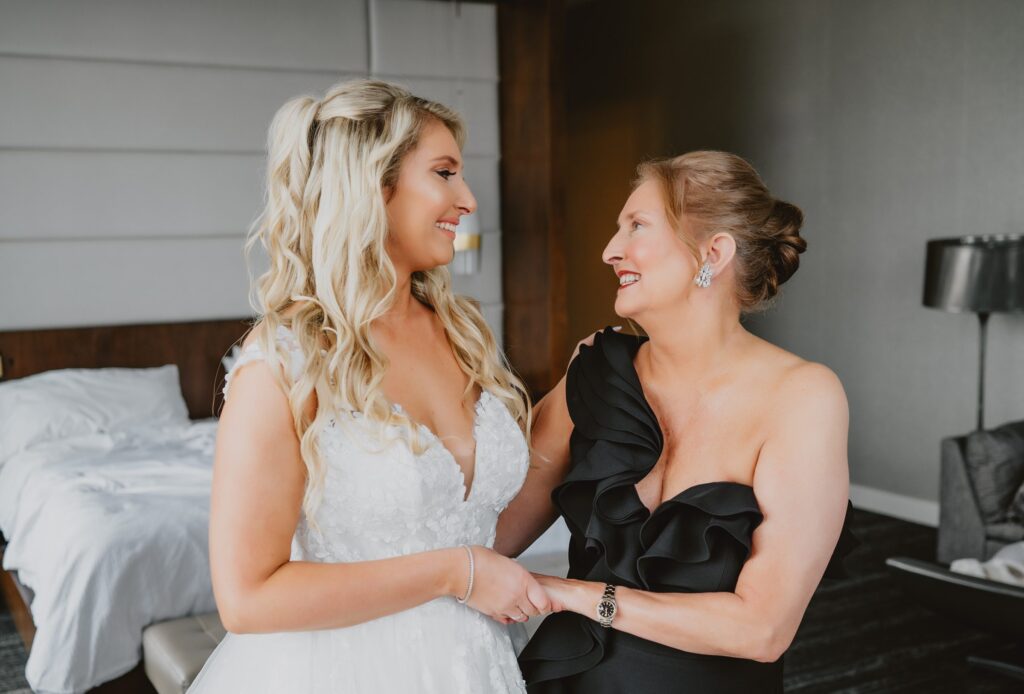 The Westin Downtown Dallas Wedding by Dallas Wedding Photographer Kyrsten Ashlay Photography
