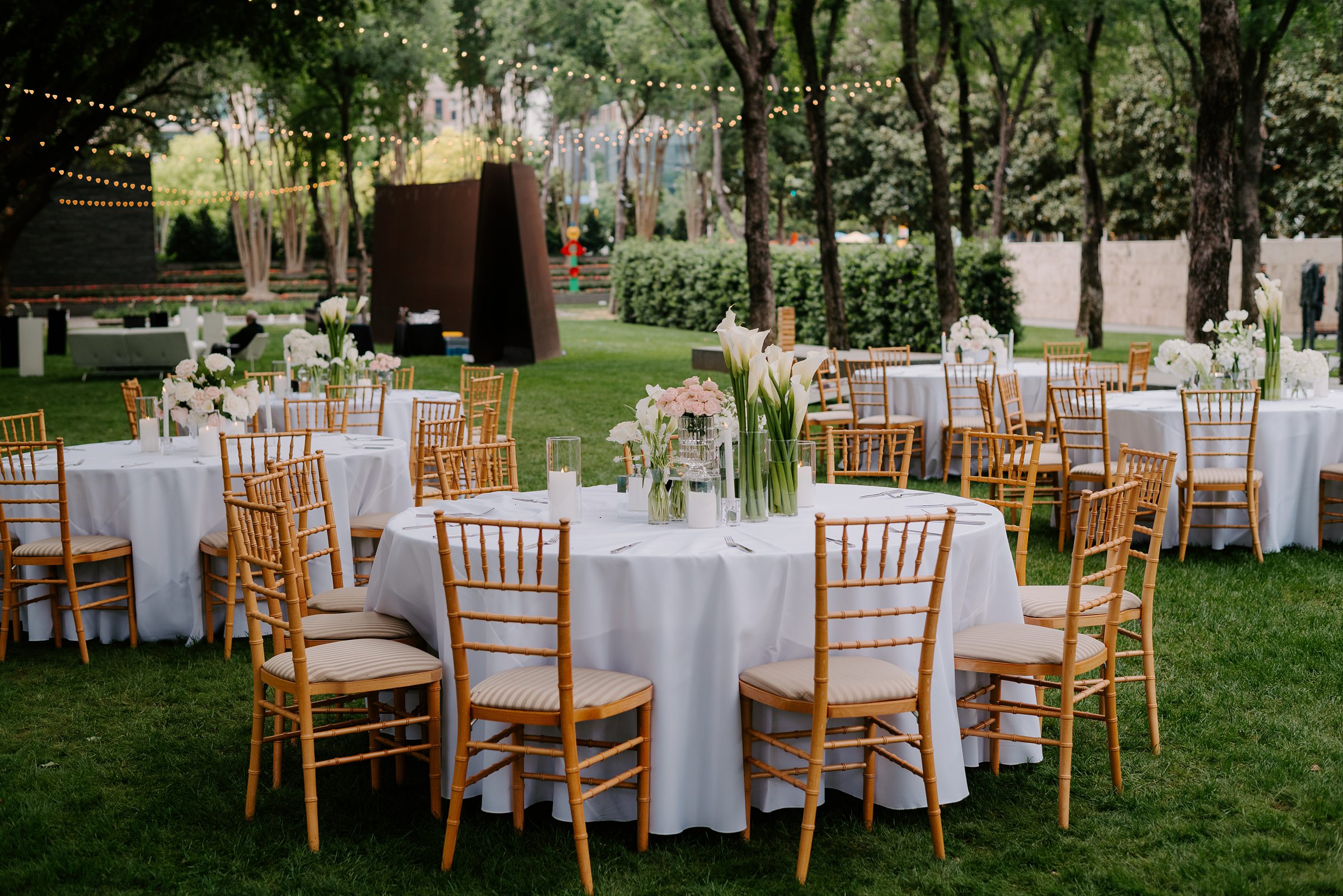 Timeless spring wedding details at the Nasher Sculpture Cente
