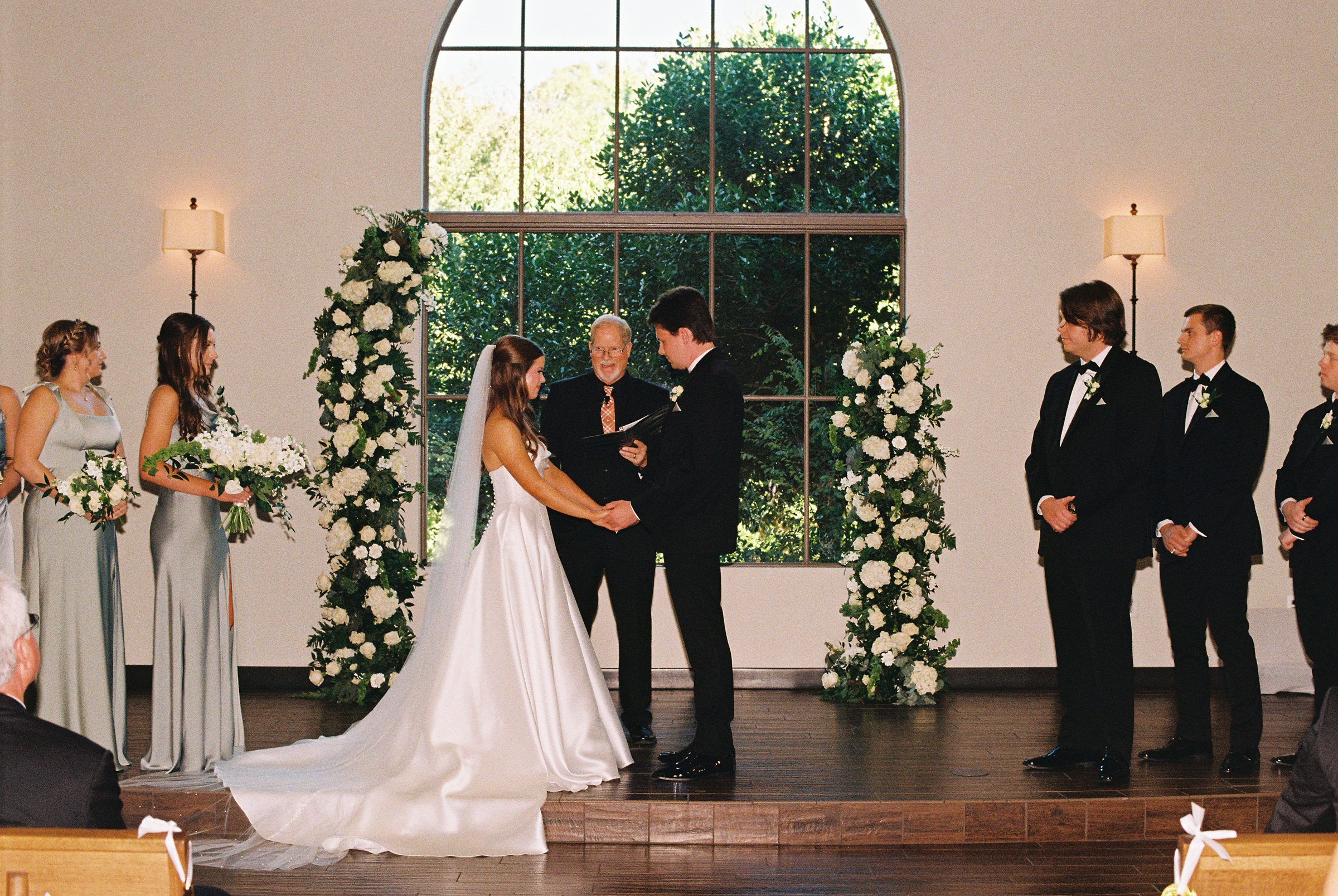 The Laurel Grapevine Wedding by Dallas Wedding Photographer Kyrsten Ashlay Photography