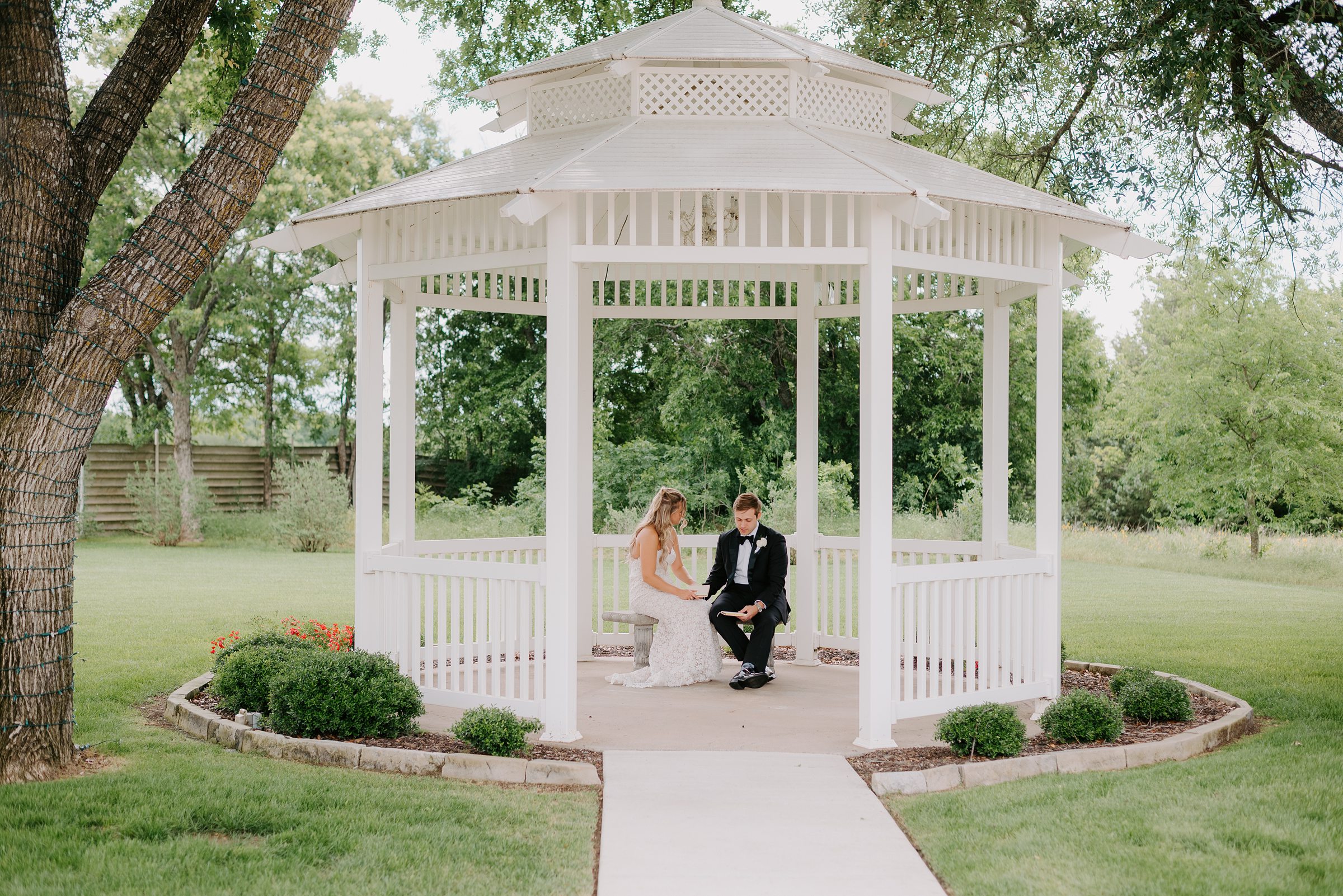 DFW wedding at Firefly Gardens Midlothian Texas